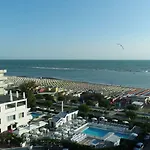 Promenade Universale Hotel 3*