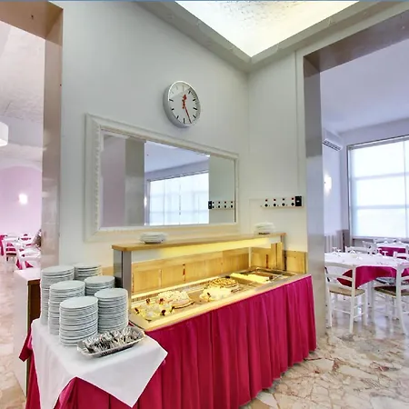 Promenade Universale 3*