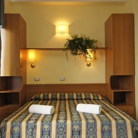 Promenade Universale