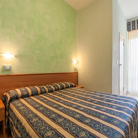 Promenade Universale Hotel 3*