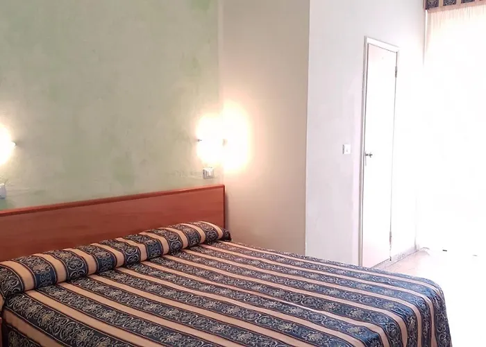 Promenade Universale 3*