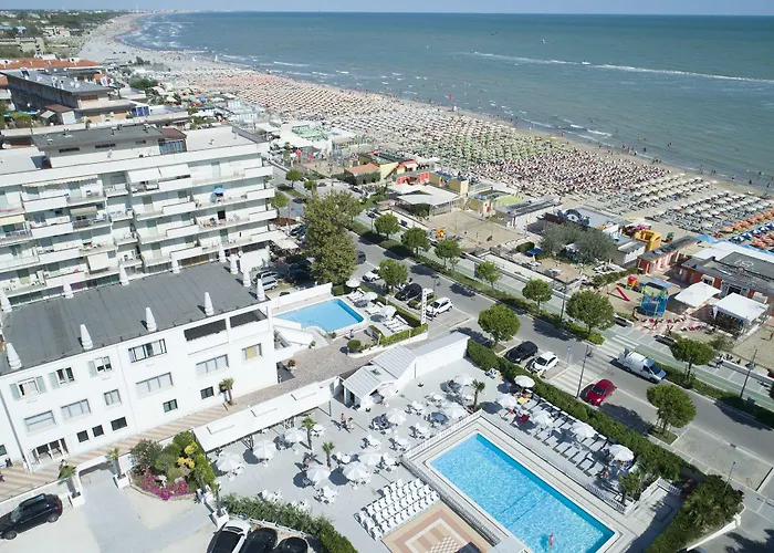 Promenade Universale 3*