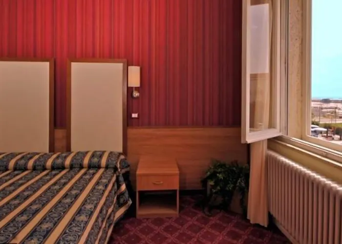 Promenade Universale 3*