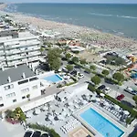 Promenade Universale 3*