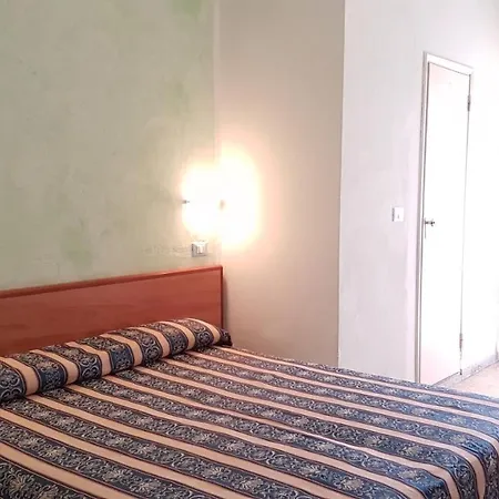 Promenade Universale 3*