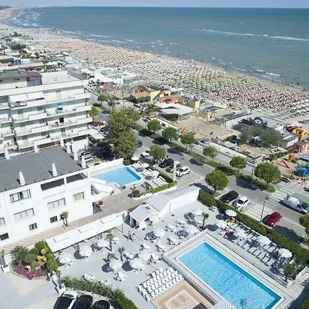 Promenade Universale 3*