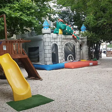 Promenade Universale Отель Чезенатико