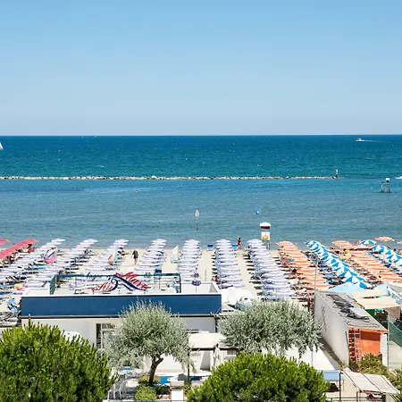 Promenade Universale 3*