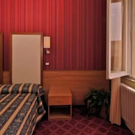 Promenade Universale 3*