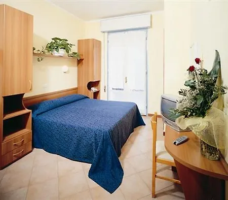 מלון Promenade Universale צ'סנטיקו