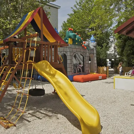 Promenade Universale מלון