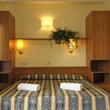 Promenade Universale