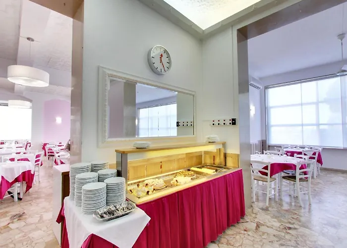 Promenade Universale 3*