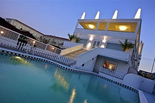 Promenade Universale ホテル チェゼナーティコ